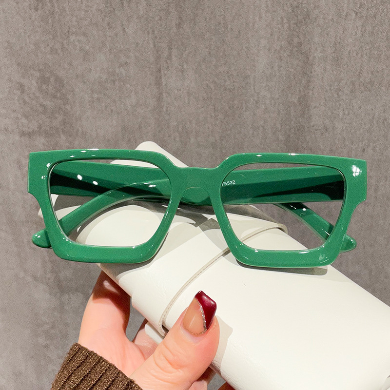 Classic Thick Box Sunglasses F - đánh giá và giá Photography Of A Man