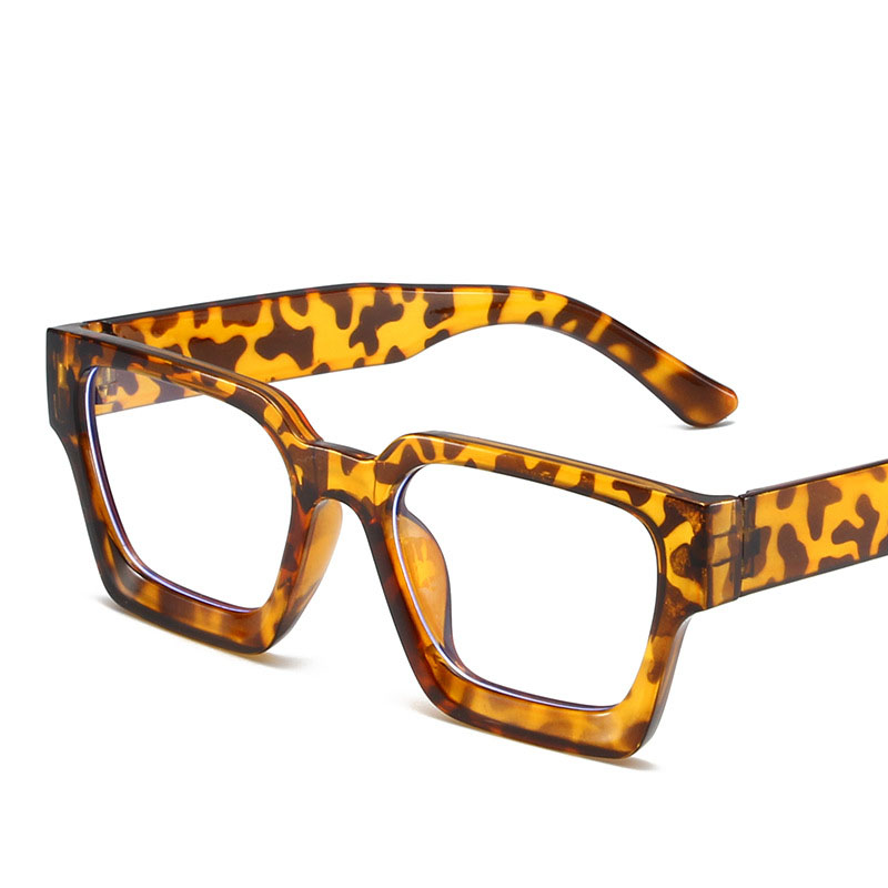 Classic Thick Box Sunglasses F - đánh giá và giá Photography Of A Man